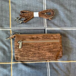 👜NWT DZOLIK Brown Cork Textured Crossbody/Wristlets Bag
